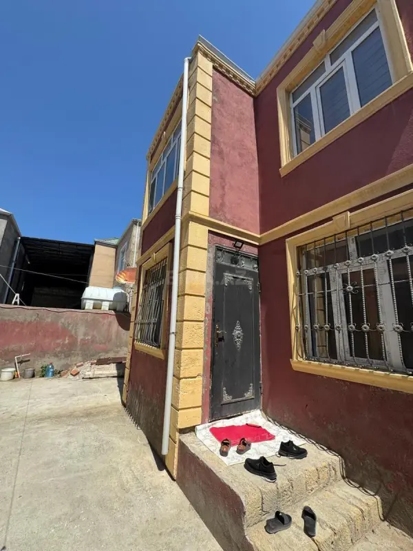 Satılır 4 otaqlı həyət evi 180 m²