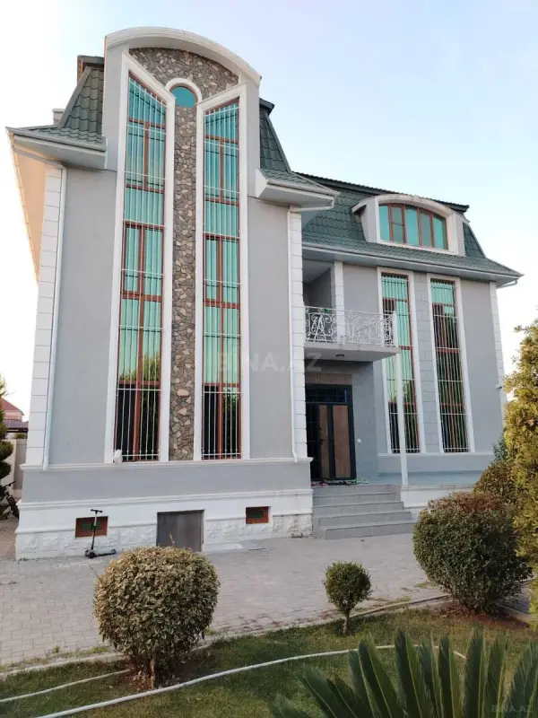 Satılır 6 otaqlı həyət evi 600 m²