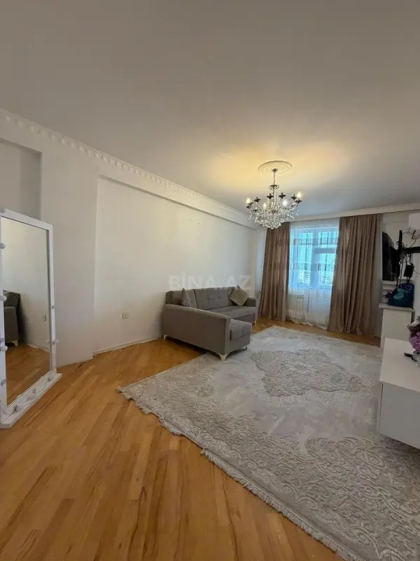Satılır 3 otaqlı mənzil 135 m²