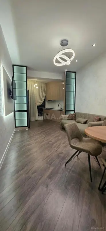 Kirayə verilir 2 otaqlı mənzil 76 m²