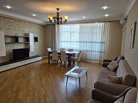 Kirayə verilir 3 otaqlı mənzil 185 m² — Bakı 3 otaq 185.00 m²