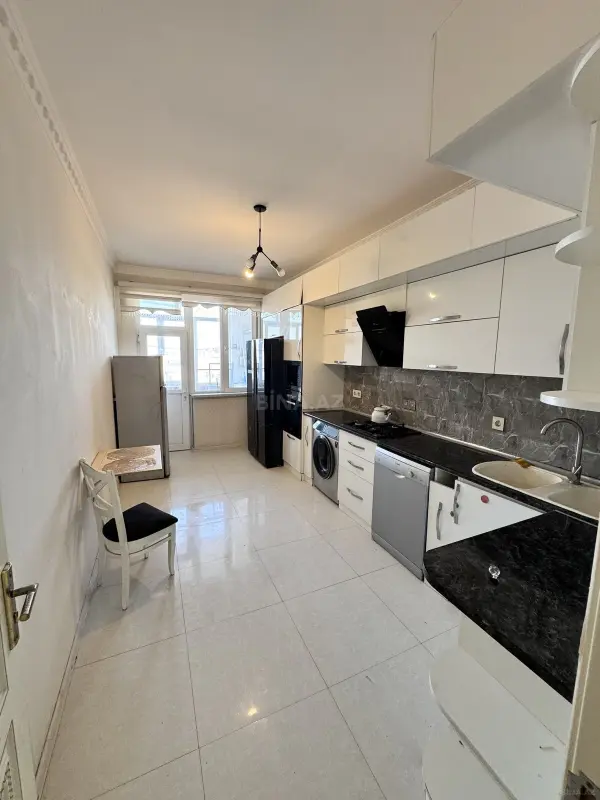 Satılır 3 otaqlı mənzil 135 m²