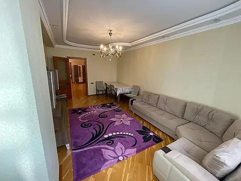 Satılır 3 otaqlı mənzil 130 m² — Bakı 3 otaq 130.00 m²