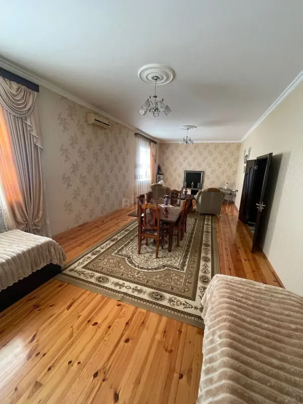 Satılır 4 otaqlı həyət evi 210 m²