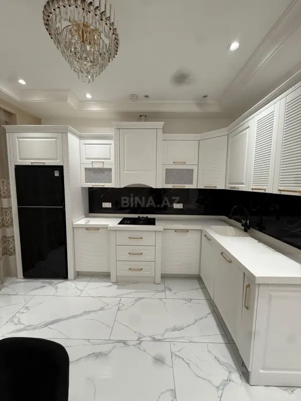 Kirayə verilir 3 otaqlı mənzil 148 m²