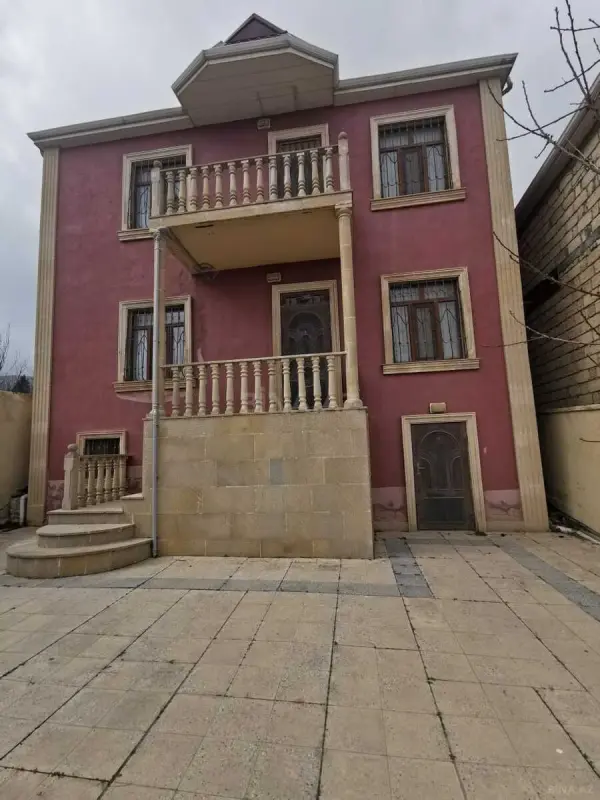 Satılır 4 otaqlı həyət evi 300 m²