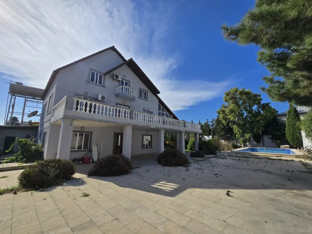 Satılır 4 otaqlı həyət evi 400 m²