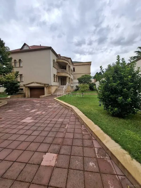 Satılır 5 otaqlı həyət evi 700 m²