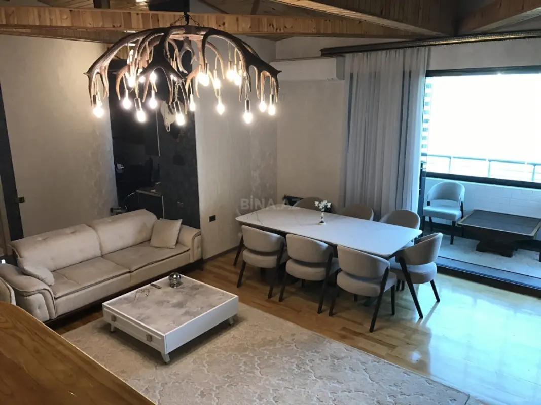 Satılır 4 otaqlı mənzil 160 m²