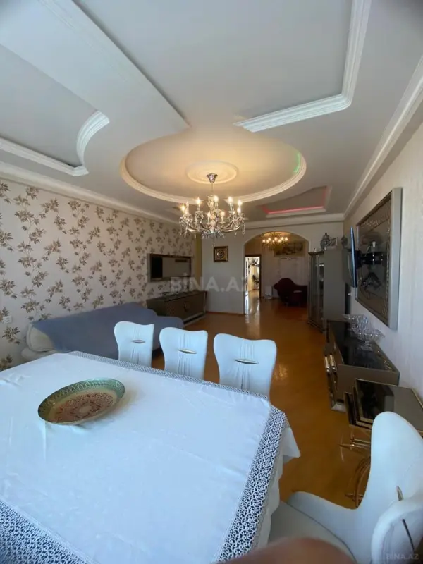 Satılır 3 otaqlı mənzil 143 m²