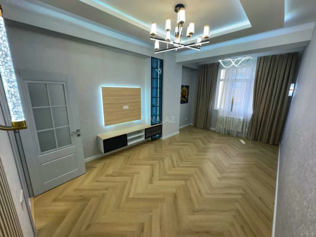 Satılır 3 otaqlı mənzil 105 m²