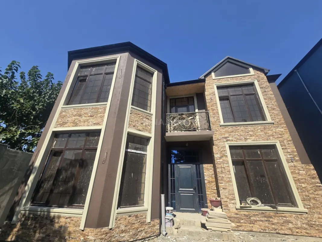 Satılır 4 otaqlı həyət evi 180 m²