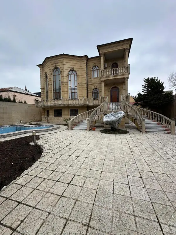 Kirayə verilir 11 otaqlı həyət evi 600 m²