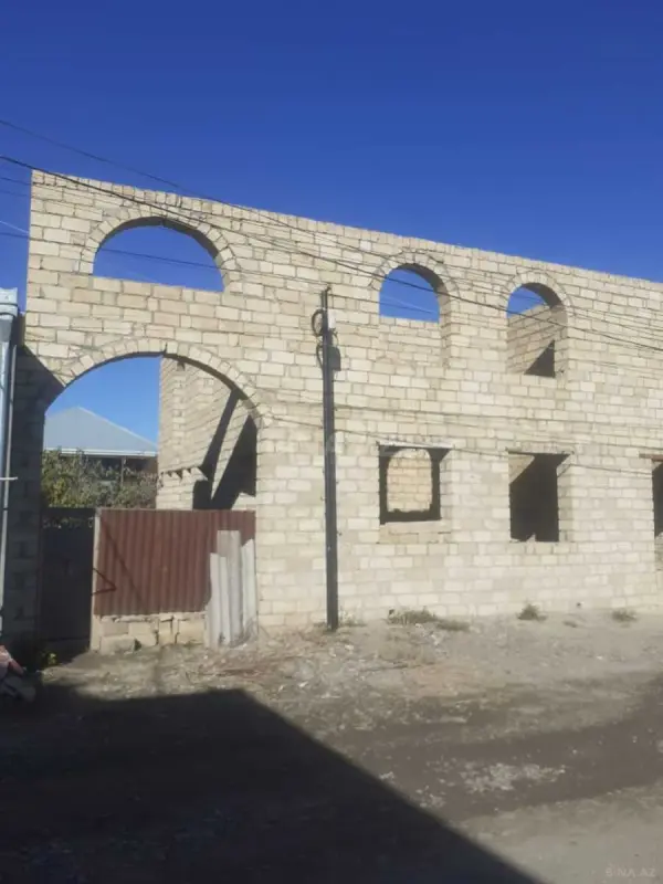 Satılır 8 otaqlı həyət evi 200 m²