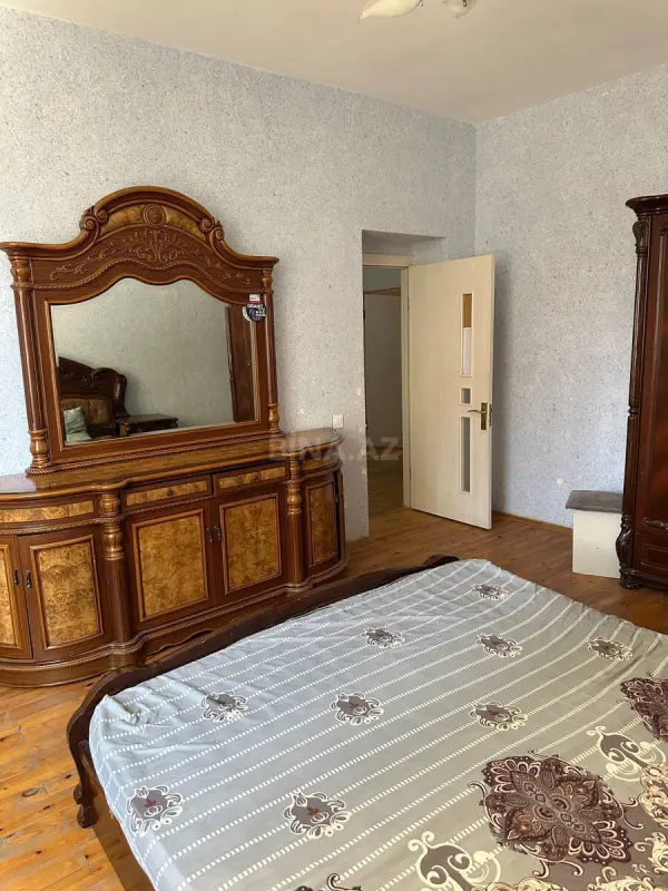 Kirayə verilir 3 otaqlı mənzil 130 m²