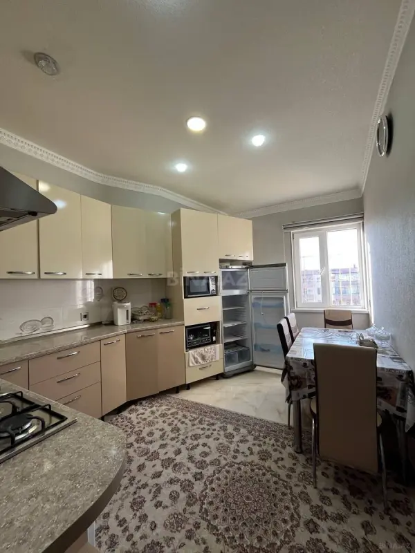 Satılır 4 otaqlı mənzil 140 m²