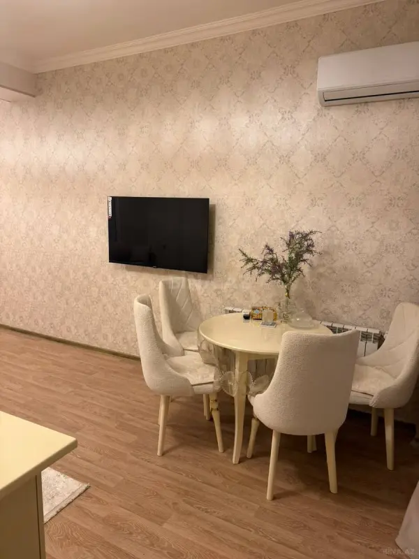Kirayə verilir 2 otaqlı mənzil 68 m²