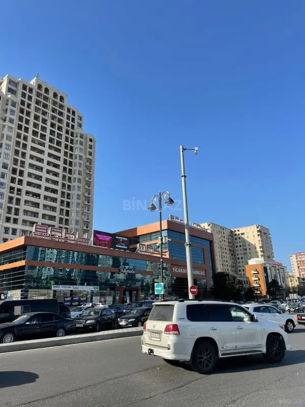 Satılır 4 otaqlı mənzil 200 m²