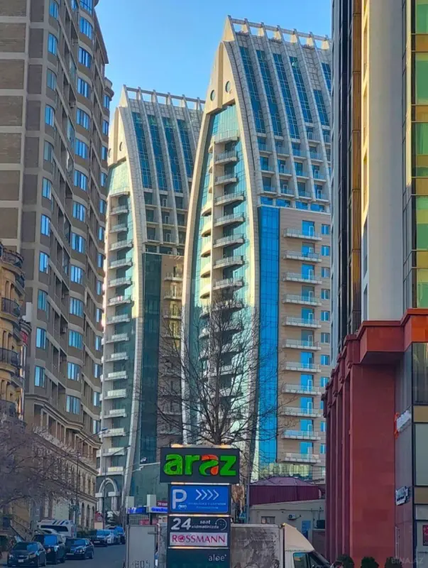 Satılır 4 otaqlı mənzil 213 m²
