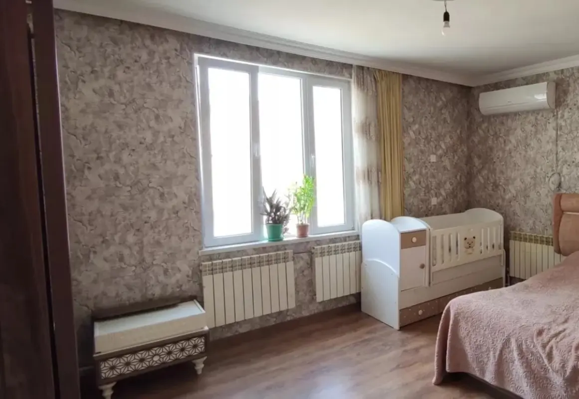 Satılır 9 otaqlı həyət evi 180 m²