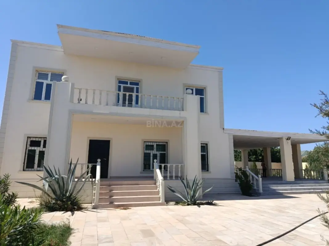 Satılır 5 otaqlı həyət evi 300 m²