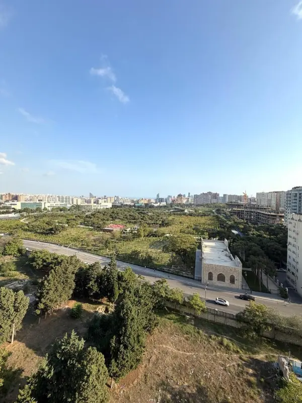 Satılır 4 otaqlı mənzil 220 m²