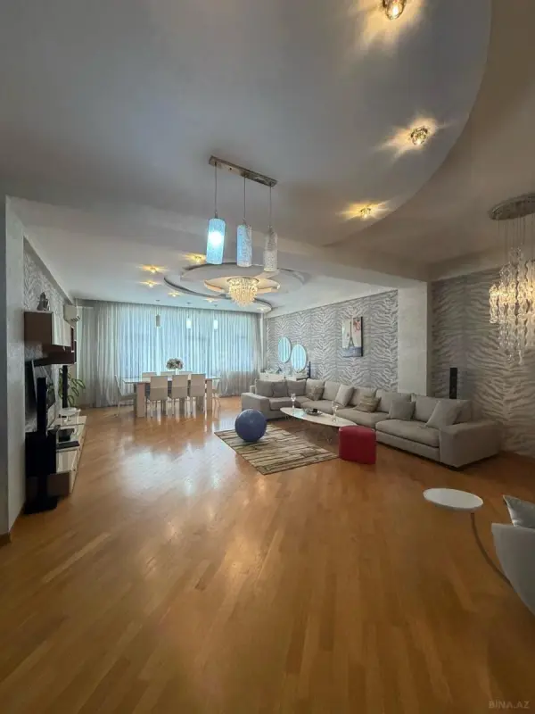 Satılır 5 otaqlı mənzil 202 m²