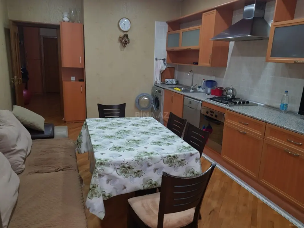 Kirayə verilir 2 otaqlı mənzil 114 m²
