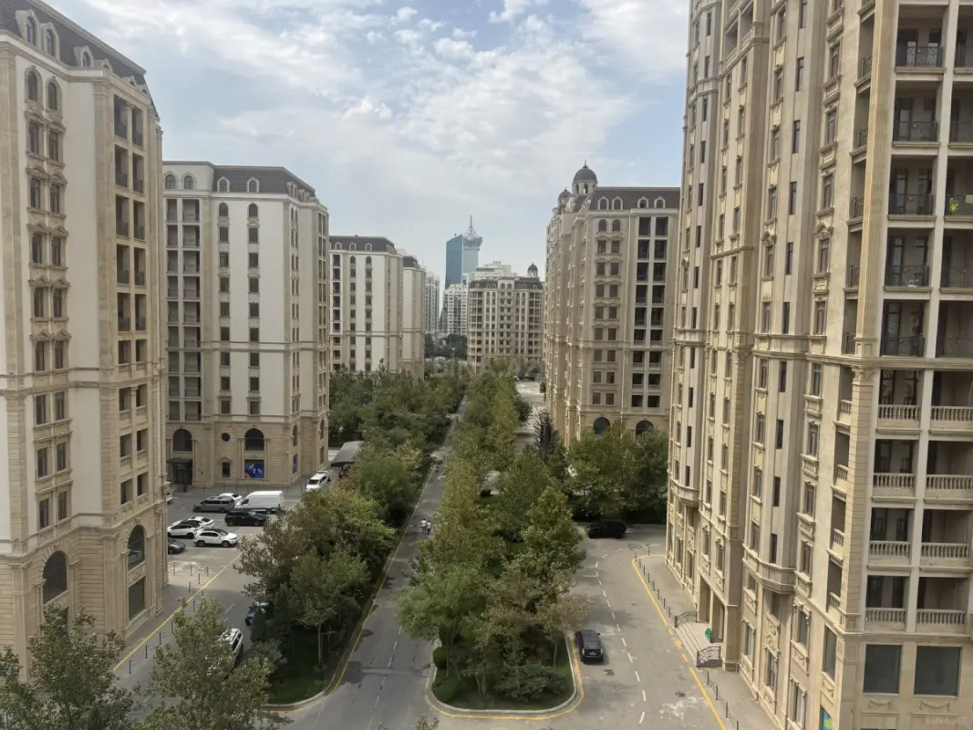 Satılır 2 otaqlı mənzil 109 m²