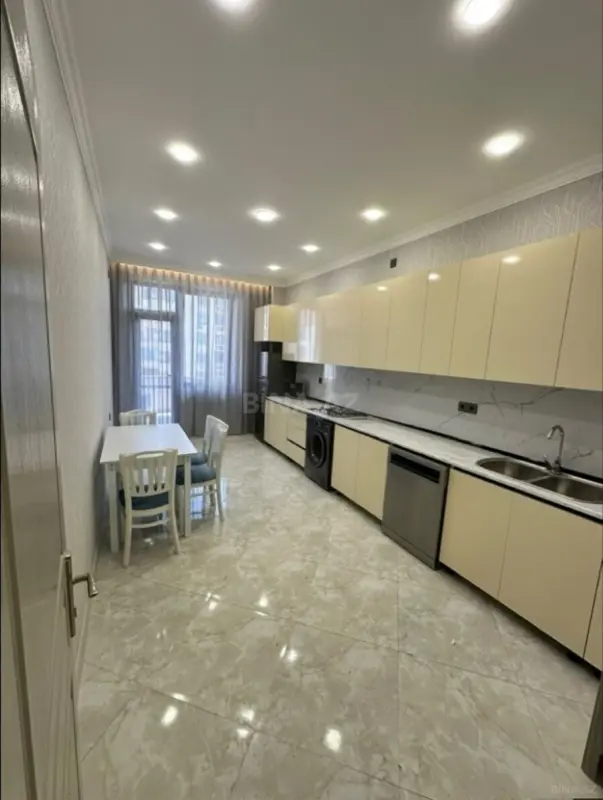 Kirayə verilir 4 otaqlı mənzil 160 m²