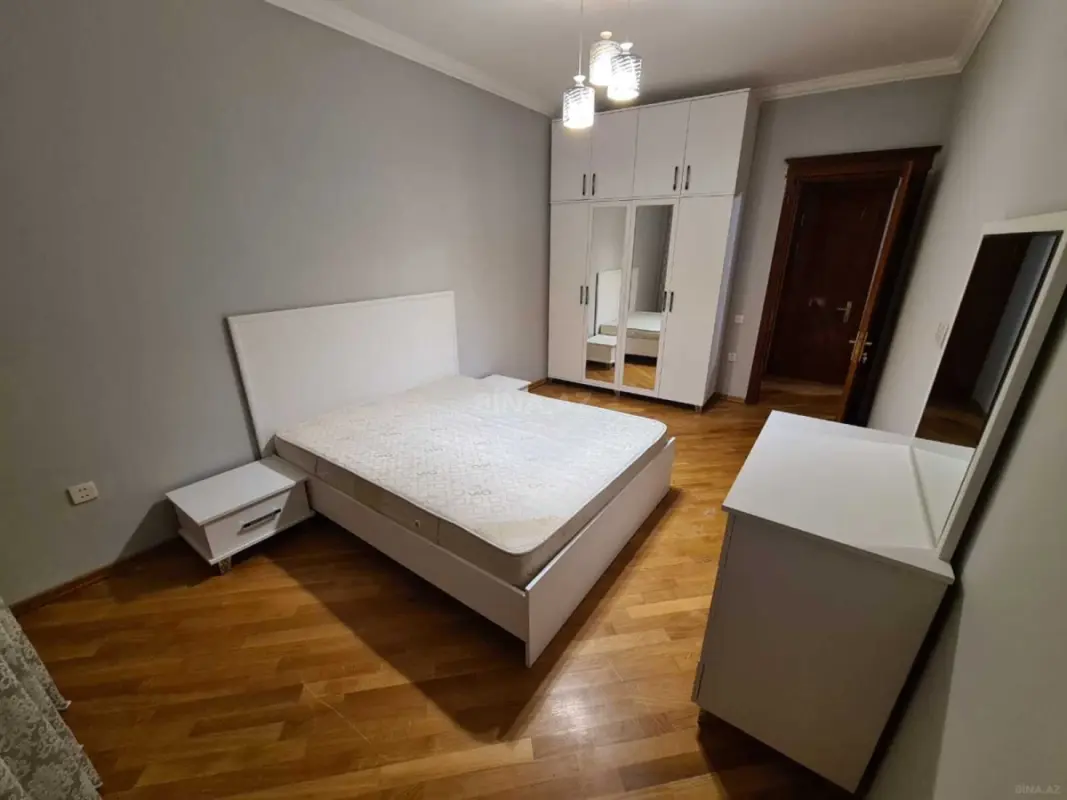 Kirayə verilir 2 otaqlı mənzil 90 m²