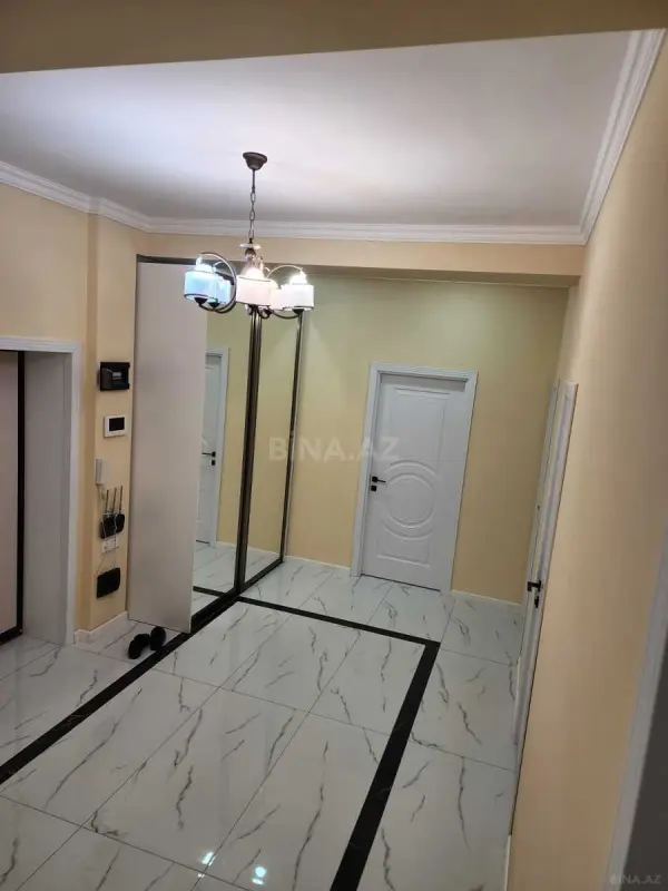 Kirayə verilir 2 otaqlı mənzil 104 m²
