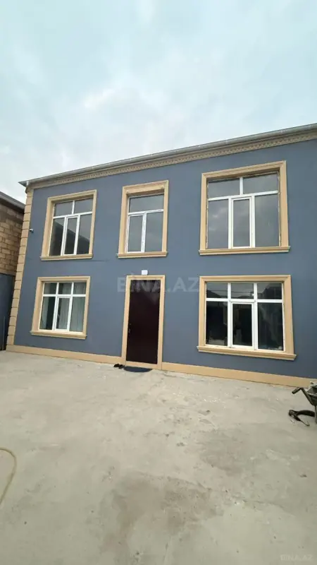Satılır 8 otaqlı həyət evi 220 m²