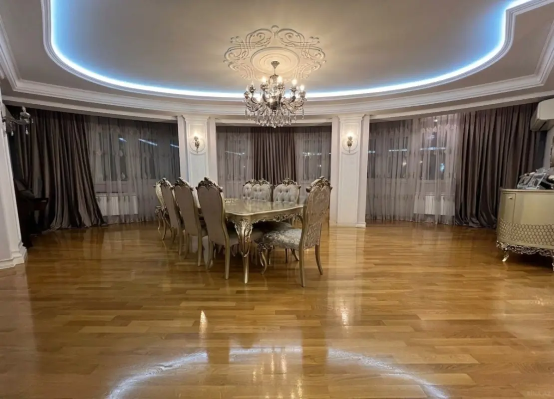 Satılır 4 otaqlı mənzil 207 m²