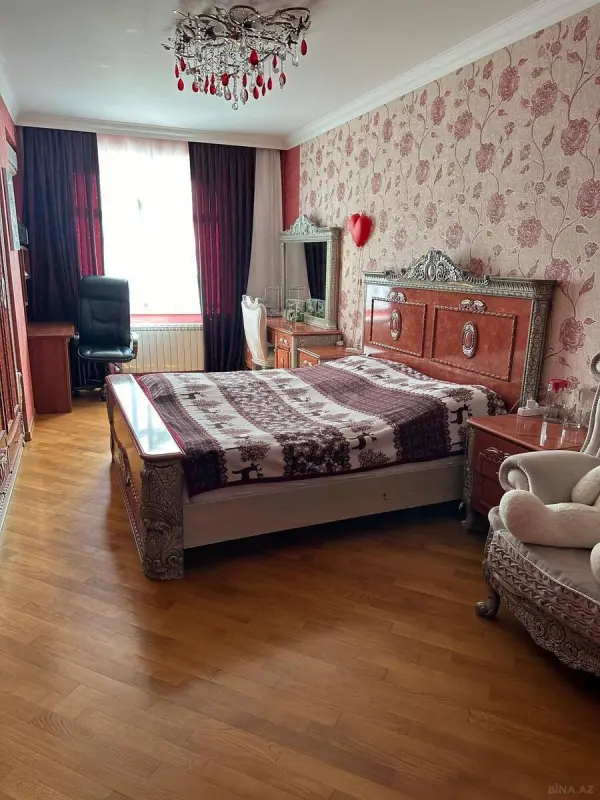 Satılır 4 otaqlı mənzil 212 m²