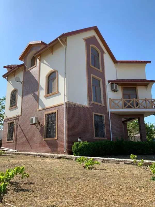 Satılır 8 otaqlı həyət evi 300 m²