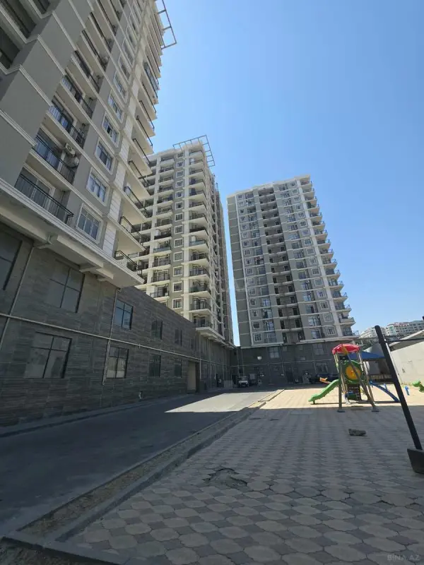 Satılır 4 otaqlı mənzil 181.2 m²