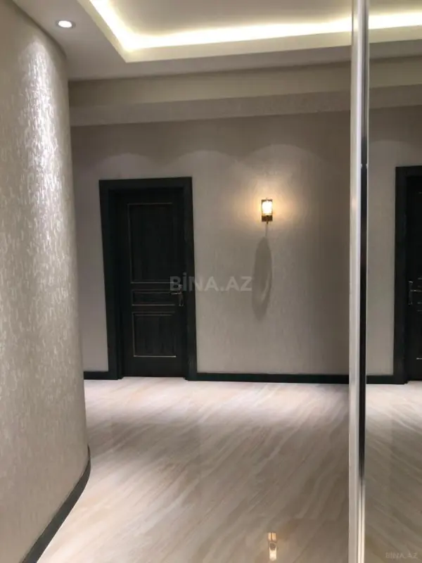 Satılır 4 otaqlı mənzil 130 m²