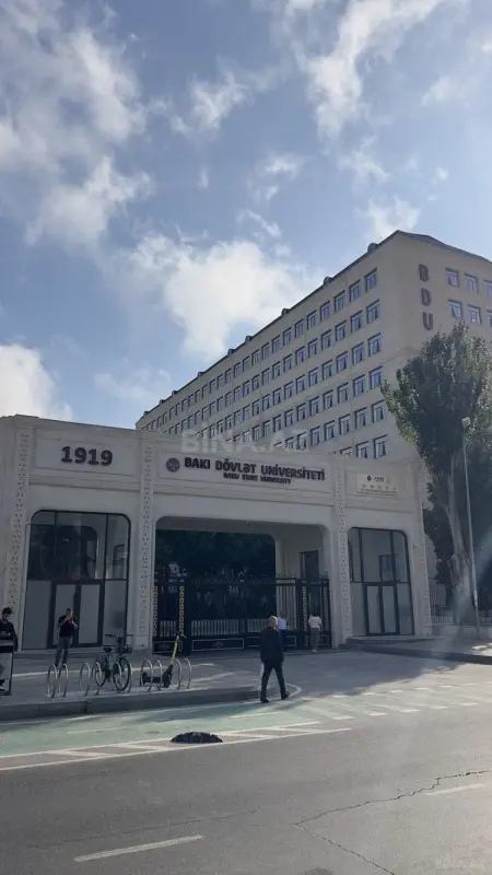 Satılır 4 otaqlı mənzil 187 m²