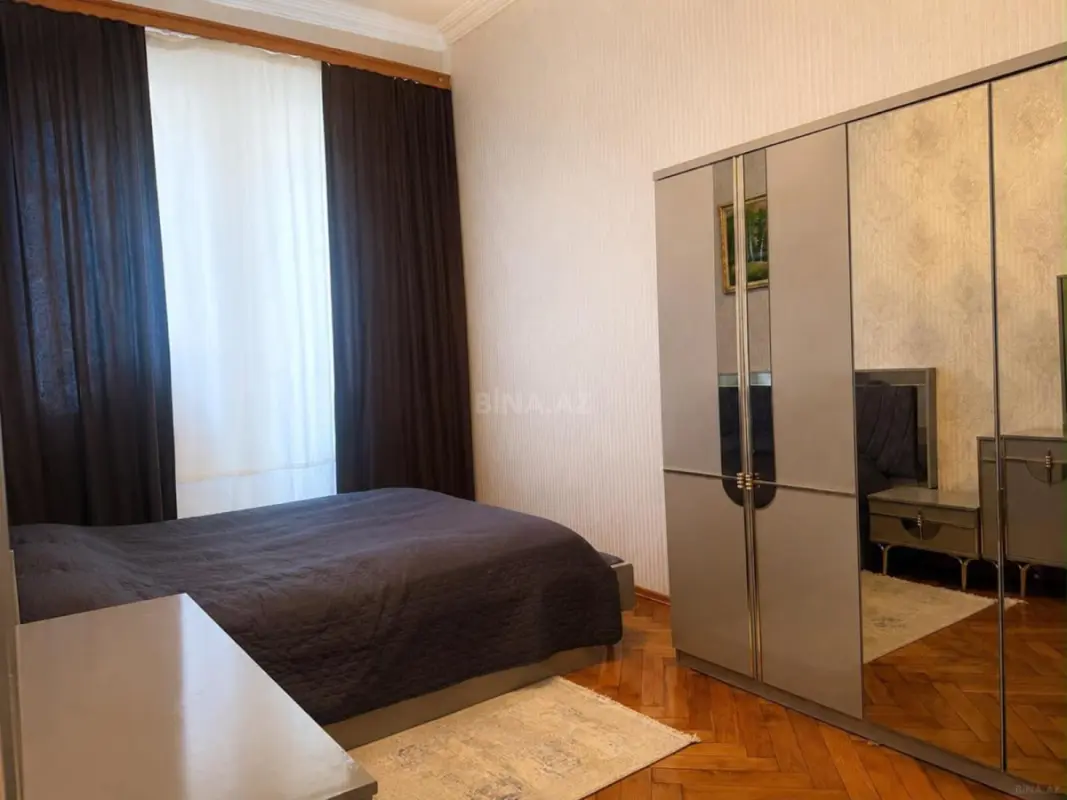 Satılır 3 otaqlı mənzil 130 m²
