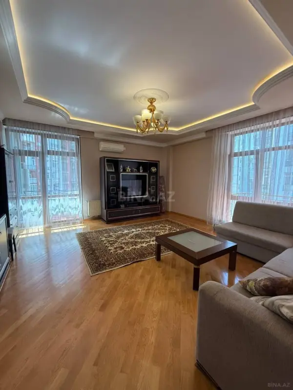 Kirayə verilir 3 otaqlı mənzil 126 m²