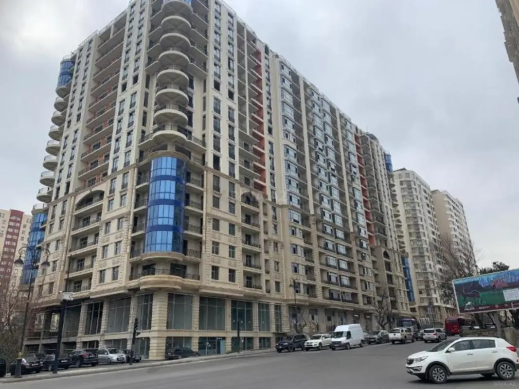 Satılır 3 otaqlı mənzil 172 m²