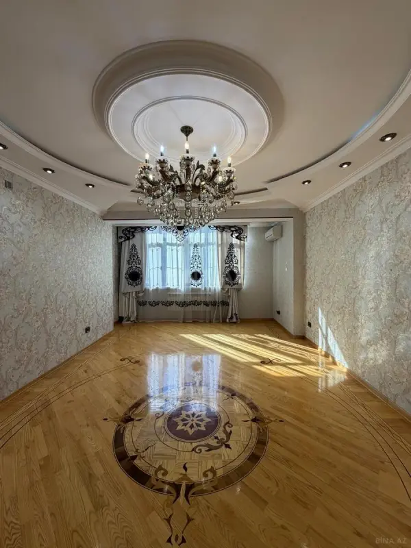 Satılır 4 otaqlı mənzil 164 m²