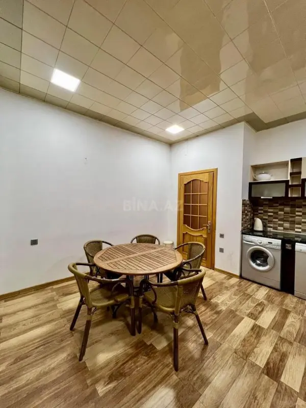 Kirayə verilir 2 otaqlı mənzil 102 m²