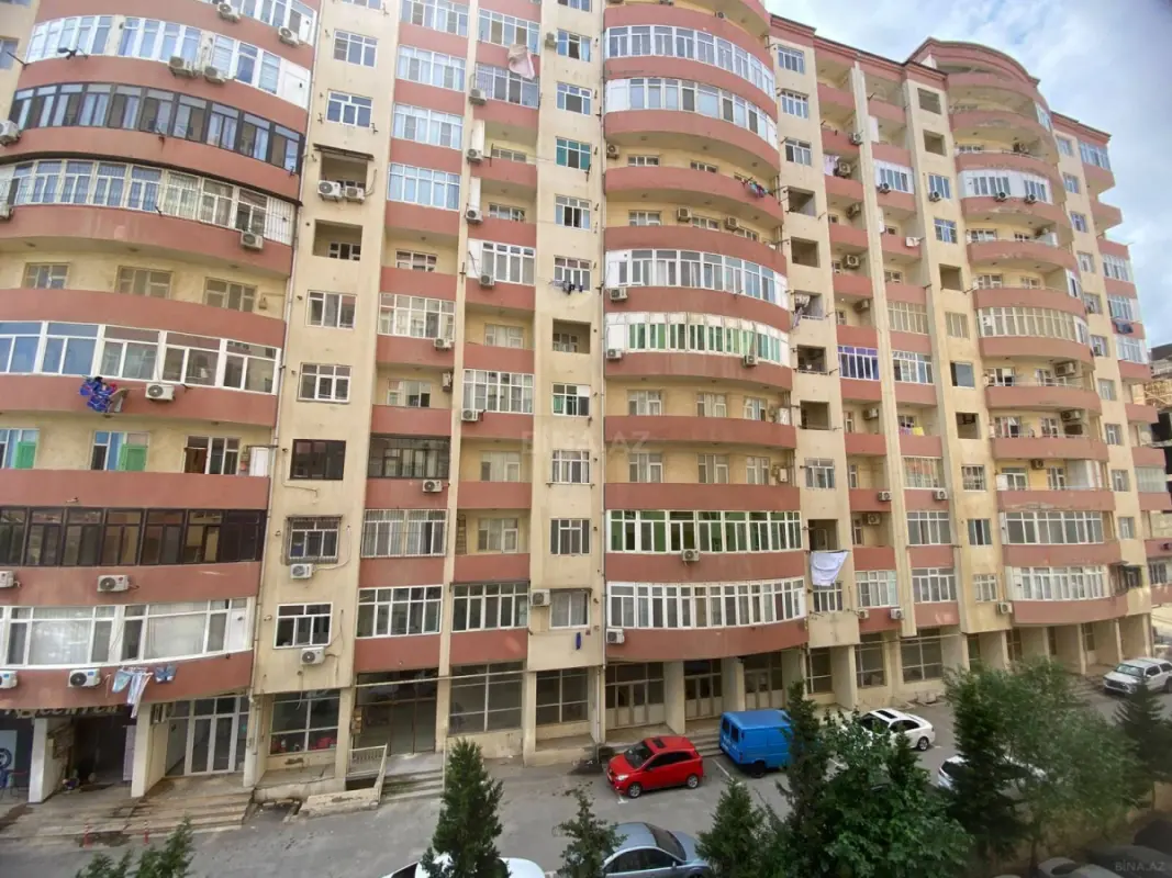 Satılır 3 otaqlı mənzil 135 m²