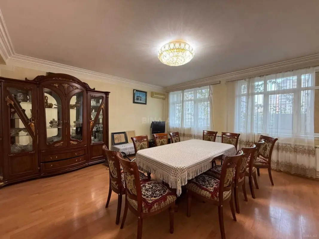 Satılır 4 otaqlı mənzil 132 m²