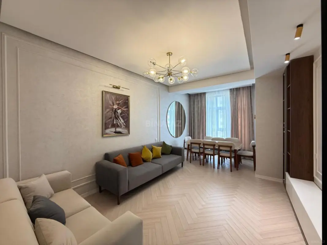 Satılır 4 otaqlı mənzil 130 m²