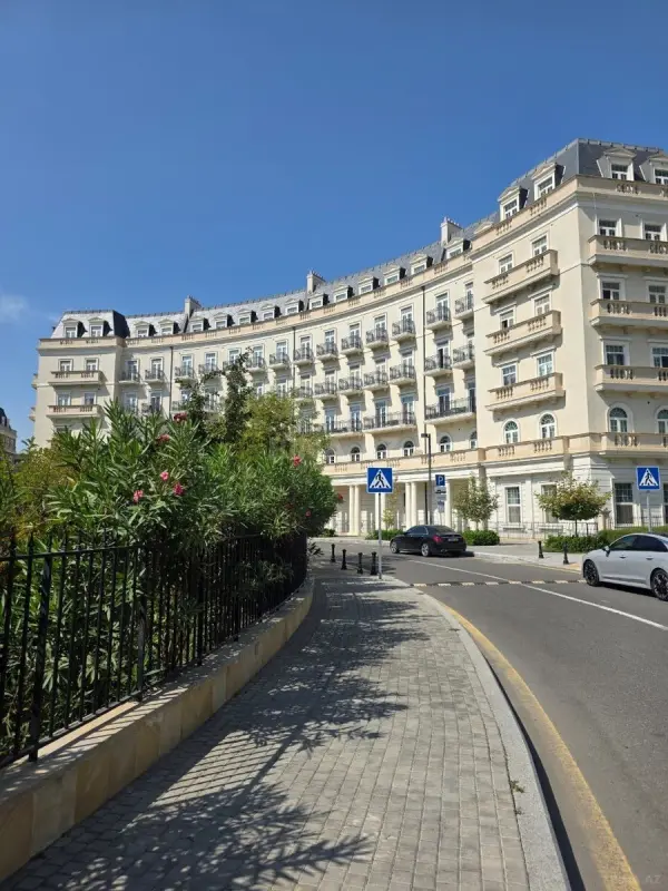 Kirayə verilir 3 otaqlı mənzil 93 m²