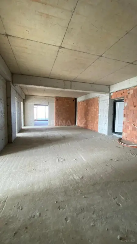 Satılır 4 otaqlı mənzil 240 m²