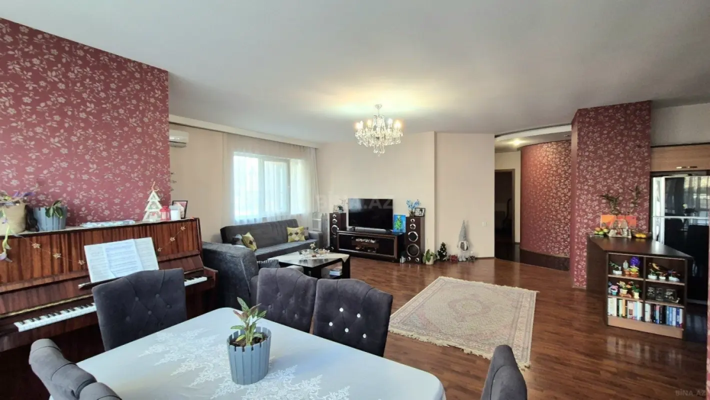Satılır 3 otaqlı mənzil 137 m²